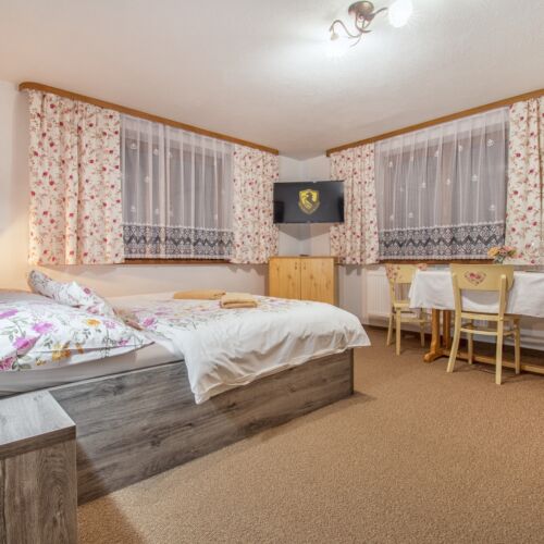 Apartmán s vlastnou kuchynkou pre 4 os. s 2 spálňami s výhľadom na hory