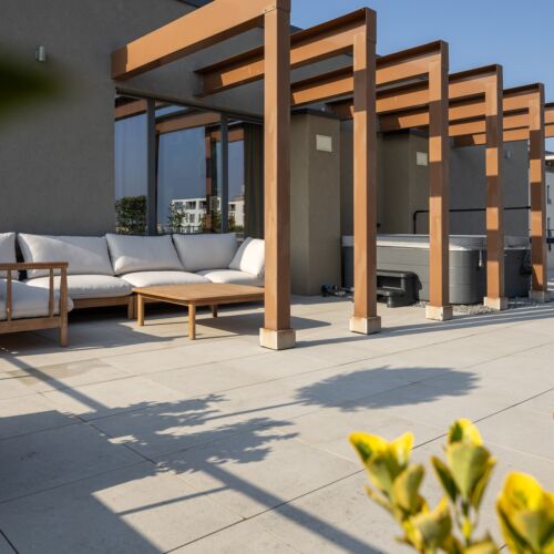 Apartament penthouse cu 4 camere, cu jacuzzi pentru 6 pers. (se inchirieaza doar integral)