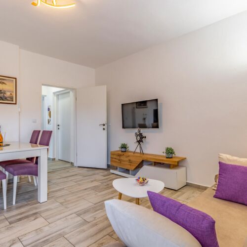 Apartament pentru 2 pers. (se inchirieaza doar integral)