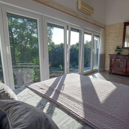 Apartament pentru 2 pers. (se inchirieaza doar integral)