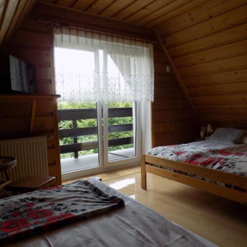 Pokój 4-osobowy na poddaszu z widokiem na góry