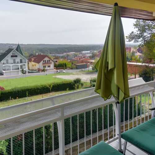 Apartman s balkónem pro 3 os. se 2 ložnicemi na poschodí
