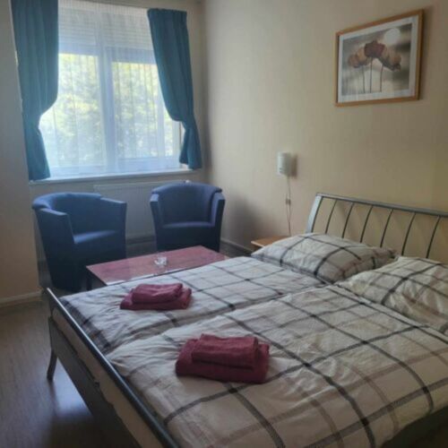 Air Conditioned Double Room ensuite (extra beds available)