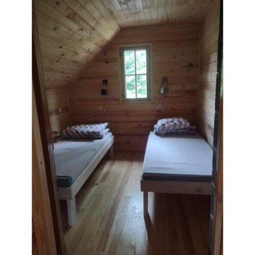 Roubenka (jako celek) s vlastní malou kuchyňkou pro 6 os. s výhledem do zahrady (s možností přistýlky)