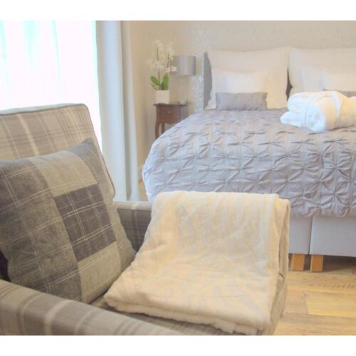 Pokoj s manželskou postelí