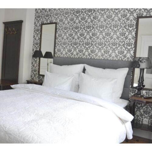 Pokoj s manželskou postelí