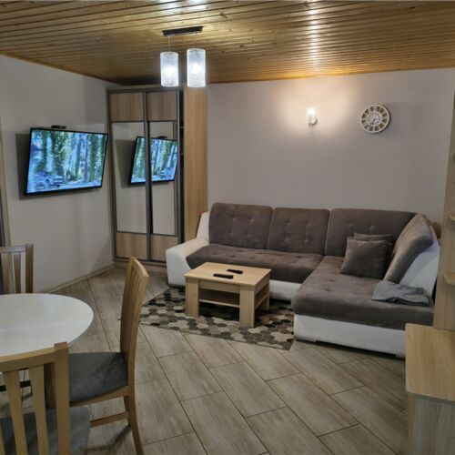 Apartament 6-osobowy na parterze z widokiem na góry z 2 pomieszczeniami sypialnianymi