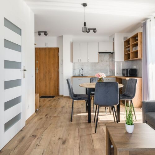 Apartament 4-osobowy z balkonem z łazienką z 2 pomieszczeniami sypialnianymi