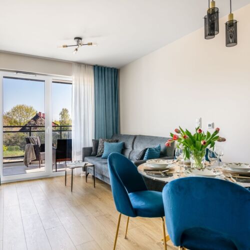 Apartament 4-osobowy z balkonem z 2 pomieszczeniami sypialnianymi