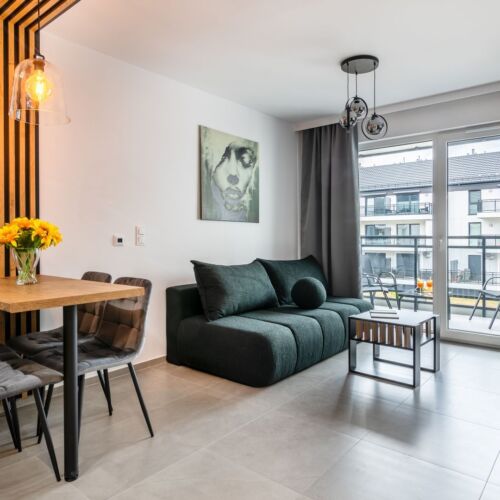 Apartament 4-osobowy z balkonem z 2 pomieszczeniami sypialnianymi