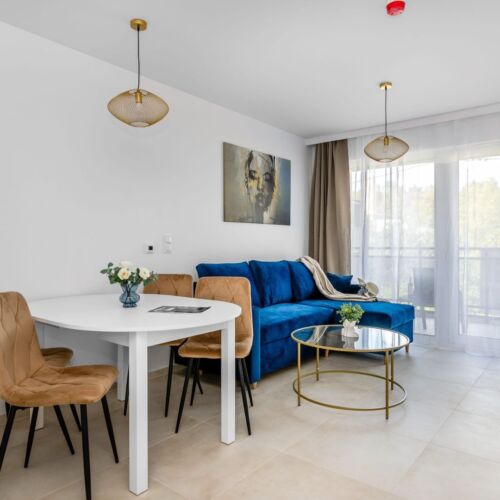 Apartament 4-osobowy z balkonem z 2 pomieszczeniami sypialnianymi