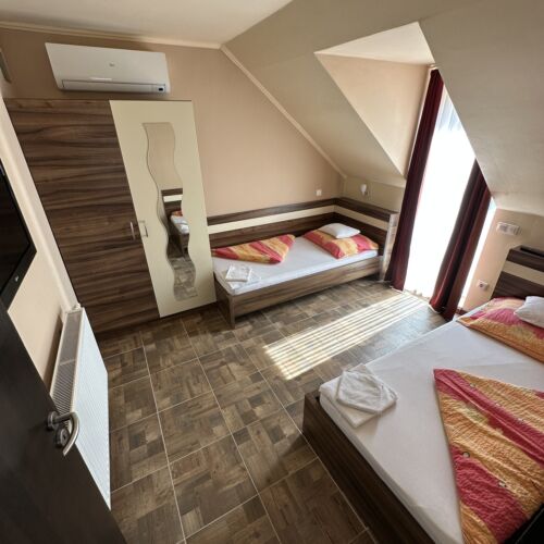 Apartament la etaj cu vedere spre grădină cu 2 camere pentru 3 pers.