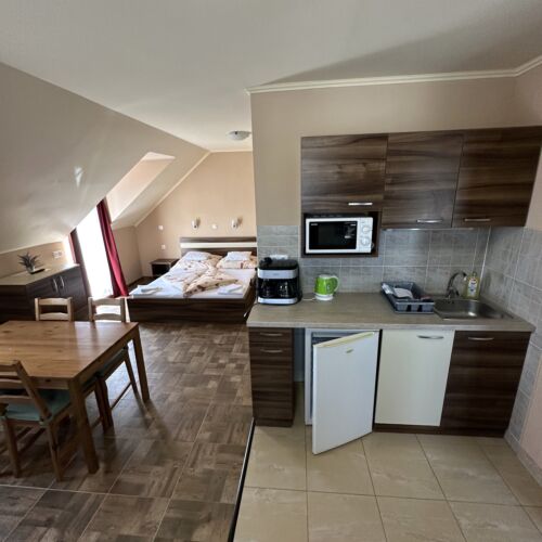 Apartament la etaj cu balcon cu 1 camera pentru 3 pers.