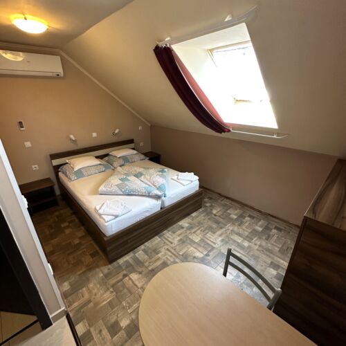 Apartament romantică la etaj cu 1 camera pentru 2 pers.