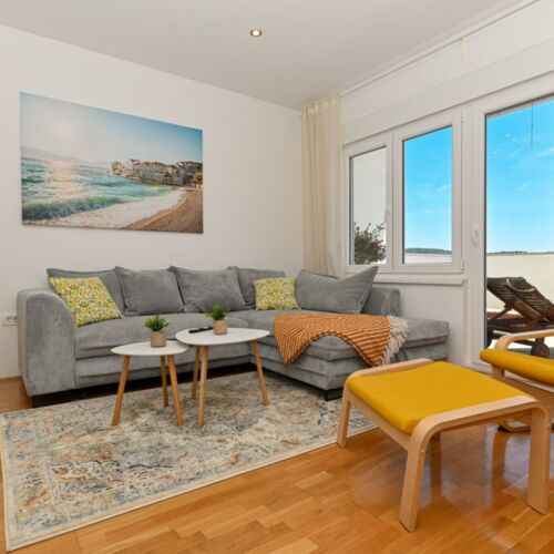 Upstairs 3-Room Balcony Apartment for 5 Persons