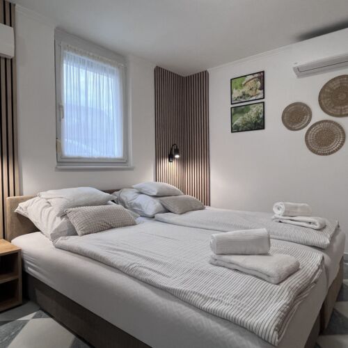 Apartament la parter cu aer condiționat cu 1 camera pentru 2 pers.