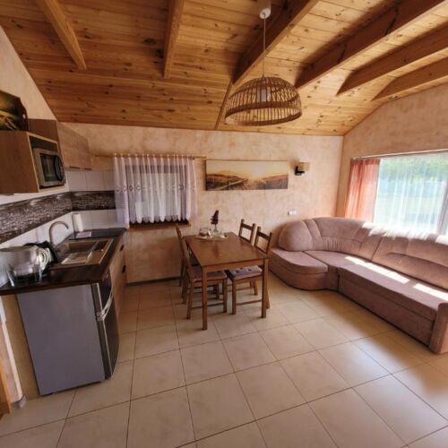 Întreaga unitate pentru 4 pers. (se inchirieaza doar integral)