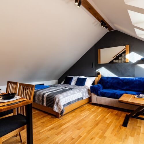 2-Zimmer-Apartment für 3 Personen im Dachgeschoss mit Aussicht auf den Wald