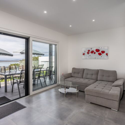 Casă de vacanță cu vedere spre mare pentru 8 pers. (se inchirieaza doar integral)