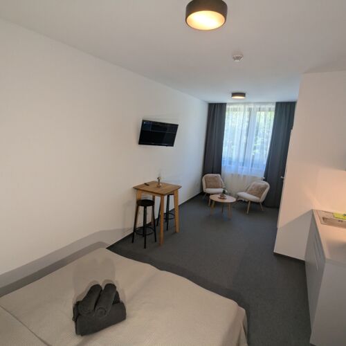 Apartament la parter cu vedere spre grădină cu 1 camera pentru 2 pers.