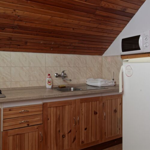 Camera dubla la etaj cu chicinetă comună