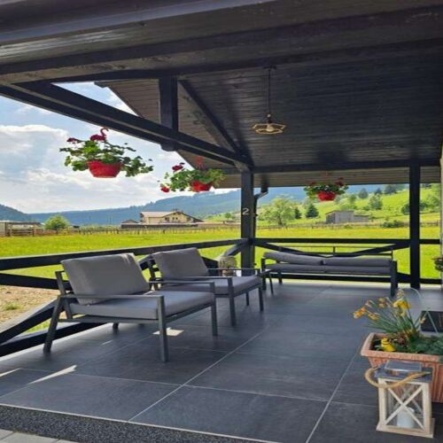 Casă de vacanță întreaga unitate cu vedere spre munte pentru 6 pers. (se inchirieaza doar integral)