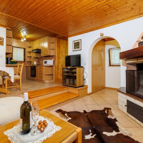 Forest View Whole House Holiday Home for 4 Persons (extra bed available)