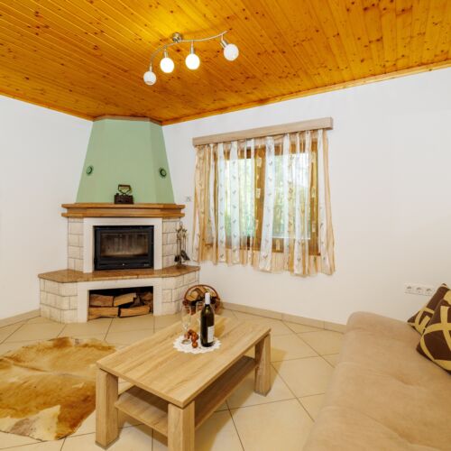 Forest View Whole House Holiday Home for 4 Persons (extra bed available)