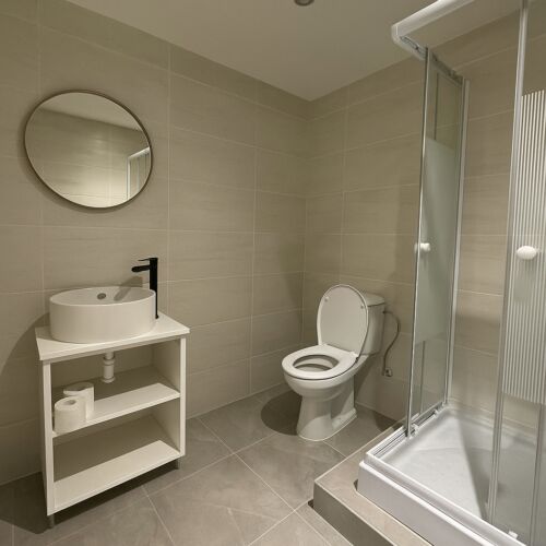 Camera tripla deluxe