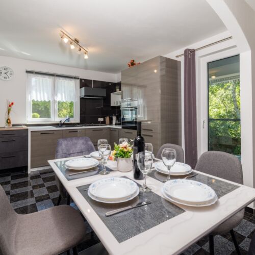 Whole House Premium Holiday Home for 6 Persons