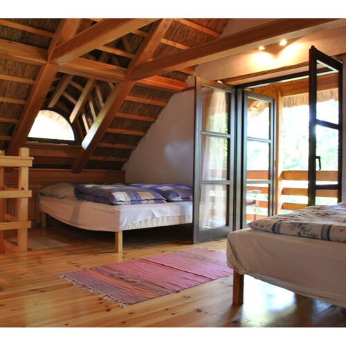 Cabană pentru 5 pers. (se inchirieaza doar integral) (se poate solicita pat suplimentar)