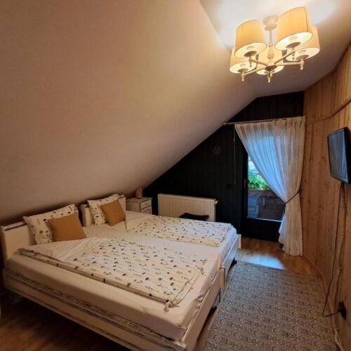 Camera dubla mansardă