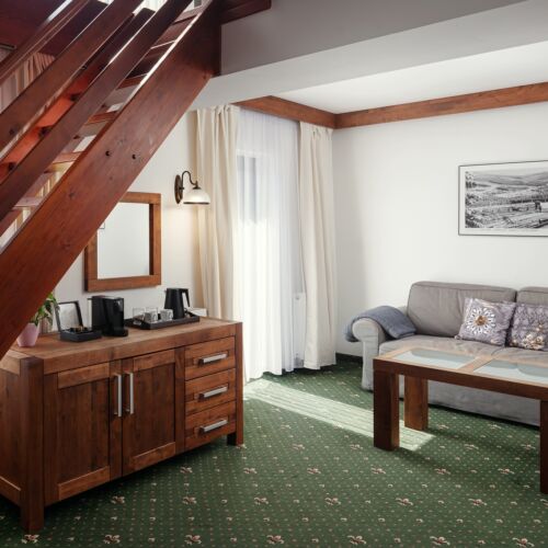 Apartament 5-osobowy Deluxe z balkonem z 2 pomieszczeniami sypialnianymi