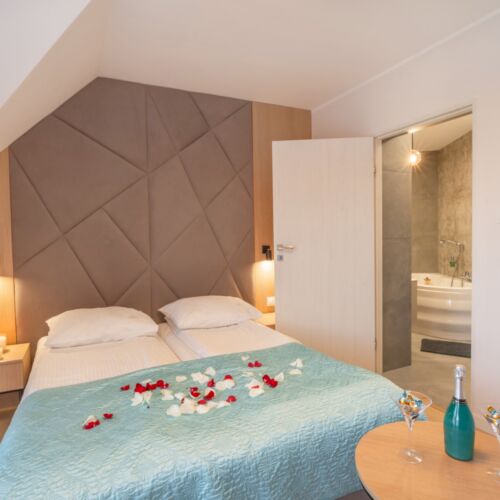 Upstairs Exclusive Twin Room
