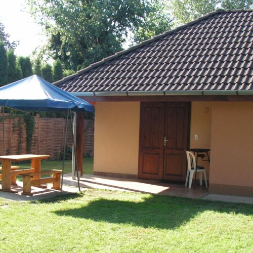 Apartament la parter cu aer condiționat cu 2 camere pentru 4 pers.