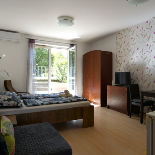 Silver 1-Room Apartment for 3 Persons with Garden