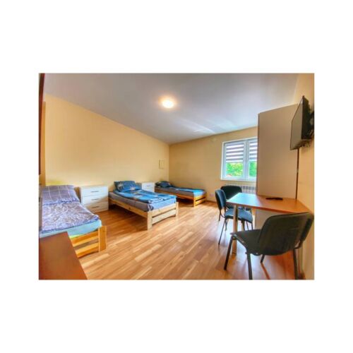 Pokój 3-osobowy ze wspólnym aneksem kuchennym ze wspólną łazienką