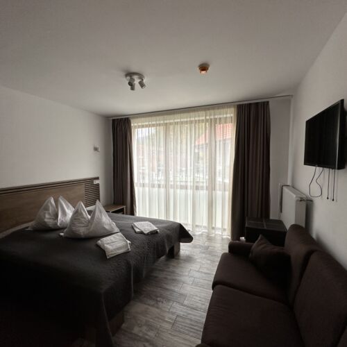 Camera tripla familial(ă) la etaj