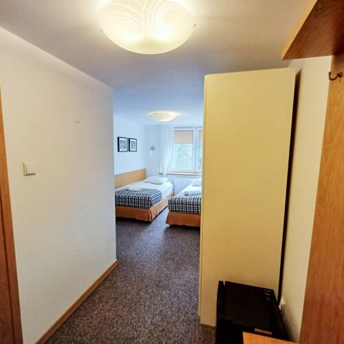 Camera cvadrupla cu baie