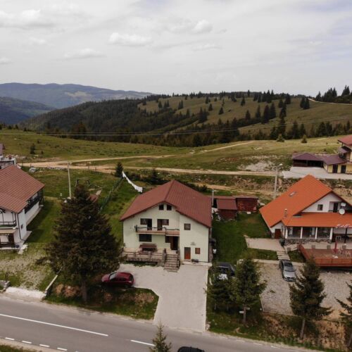 Casă de vacanță pentru 17 pers. (se inchirieaza doar integral)