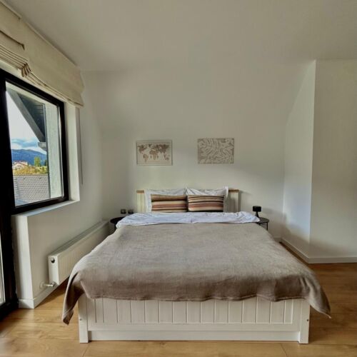 Întreaga unitate întreaga unitate cu vedere spre munte pentru 8 pers. (se inchirieaza doar integral) (se poate solicita pat suplimentar)