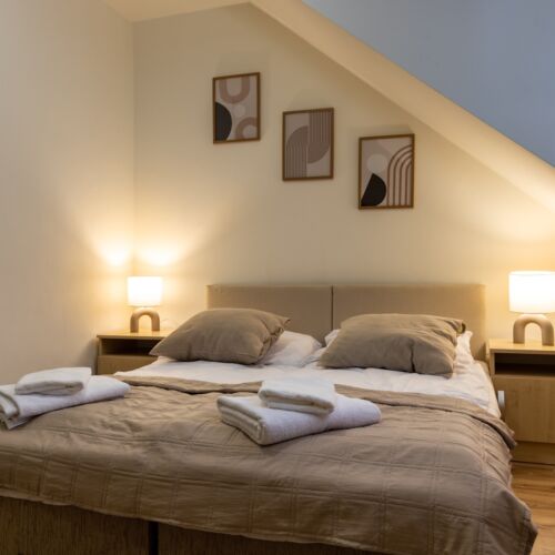 Camera dubla cu baie cu aer condiționat