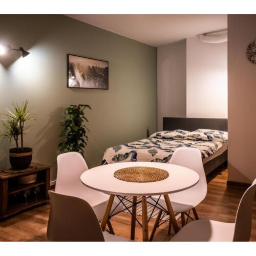 5 Person Room