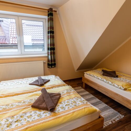 Pokoj s koupelnou pro 3 os. v podkroví (s možností přistýlky)