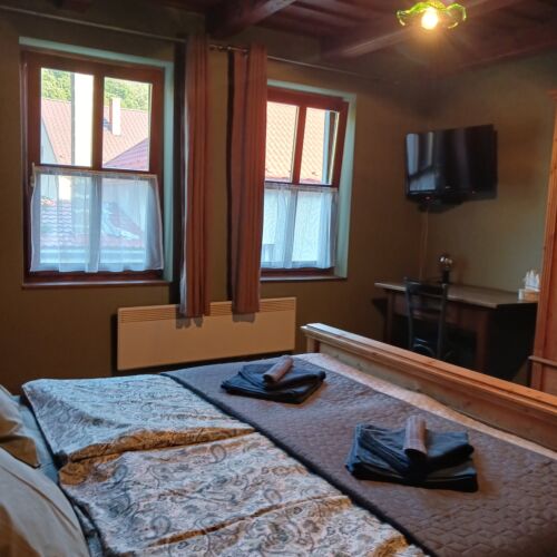 Întreaga unitate la parter cu vedere spre pădure pentru 6 pers. (se inchirieaza doar integral)