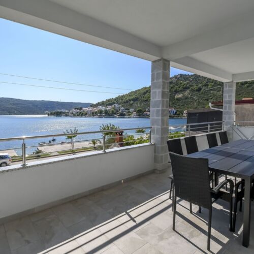 Apartament 8-osobowy z klimatyzacją z widokiem na morze z 4 pomieszczeniami sypialnianymi