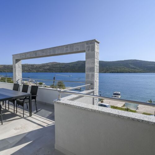 Apartament 6-osobowy z klimatyzacją z widokiem na morze z 3 pomieszczeniami sypialnianymi