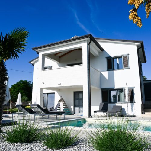 Apartament 8-osobowy z klimatyzacją z widokiem na morze z 4 pomieszczeniami sypialnianymi K-24867