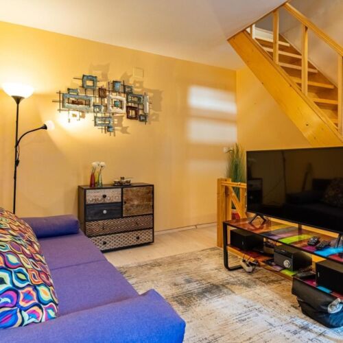 Apartament cu aer condiționat cu balcon cu 2 camere pentru 5 pers. K-24872