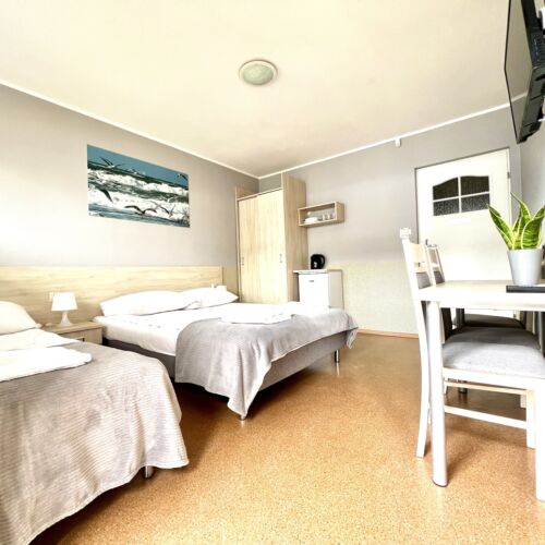 Erdgeschosses Dreibettzimmer mit Terasse